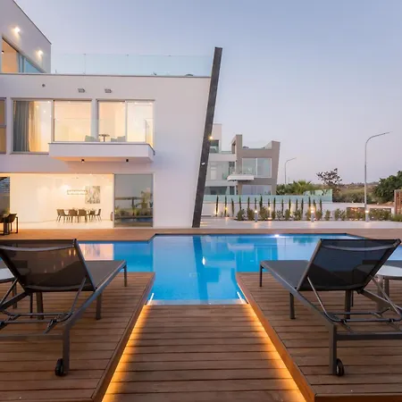 Seaview Luxury Villa *
